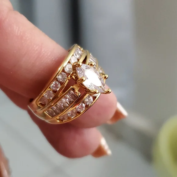 Luxury Gold Plated Stainless Steel Wedding Band Zircon Crystal Statement Ring - Picture 1 of 6